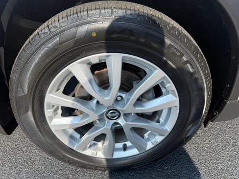 Used 2018 Nissan Rogue SV w/ Premium Package AWD/4WD image 24