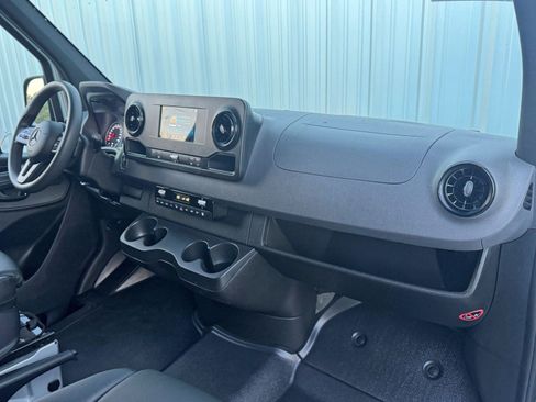Used 2024 Mercedes-Benz Sprinter 2500 image 14