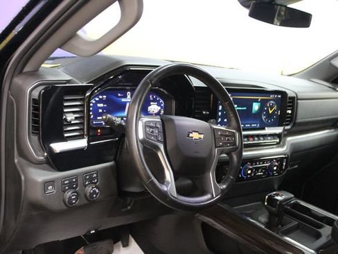 Used 2023 Chevrolet Silverado 1500 LT w/ Z71 Off-Road Package AWD/4WD image 14