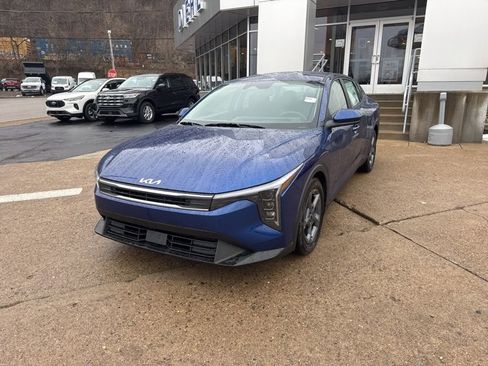 New 2025 Kia K4 LXS image 3