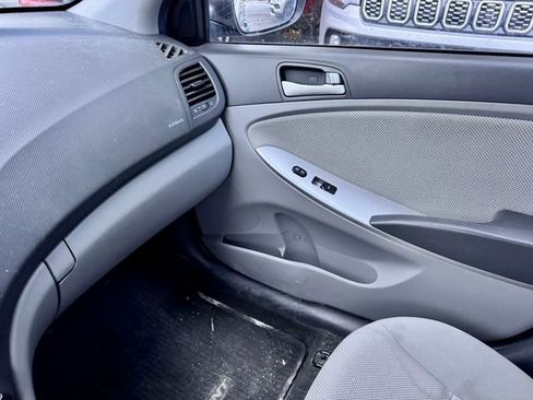 Used 2014 Hyundai Accent GLS image 15