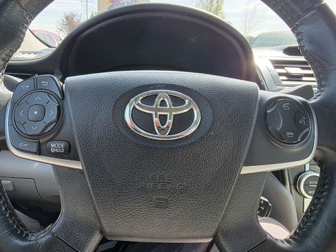 Used 2012 Toyota Camry XLE w/ Leather Pkg image 17