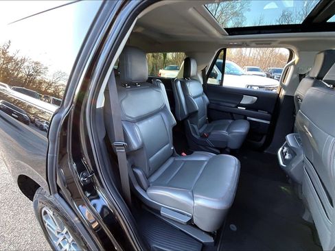 Used 2025 Ford Expedition Active image 26