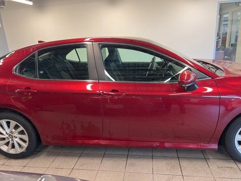 Used 2021 Toyota Camry LE image 8