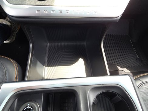 Used 2025 Ford Expedition Tremor AWD/4WD image 13