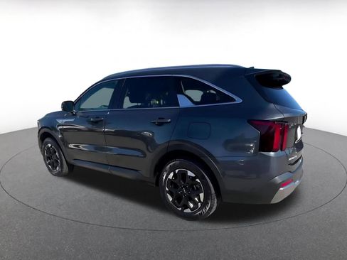 Used 2024 Kia Sorento S image 10