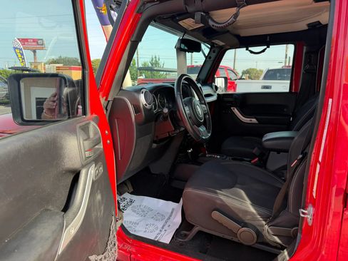 Used 2014 Jeep Wrangler Unlimited Sahara w/ Connectivity Group AWD/4WD image 4