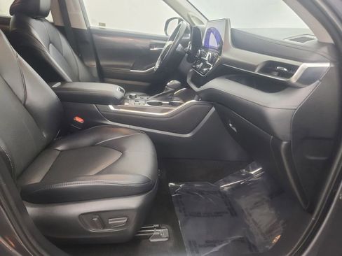 Used 2023 Toyota Highlander Limited image 17