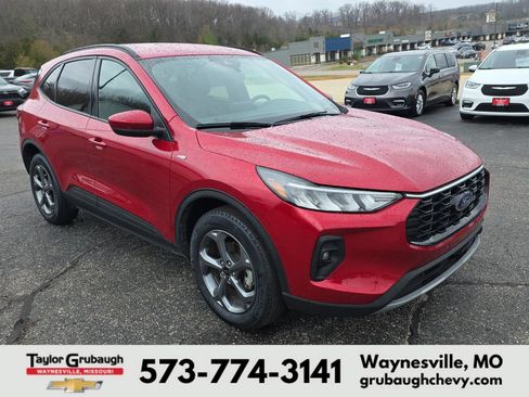 Used 2025 Ford Escape ST-Line Select AWD/4WD image 2