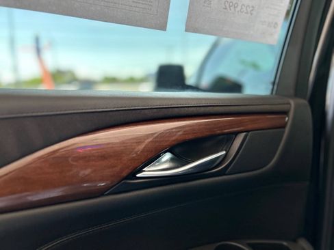 Used 2017 Cadillac Escalade Luxury AWD/4WD image 43