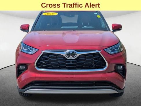 Used 2025 Toyota Highlander Platinum AWD/4WD image 11