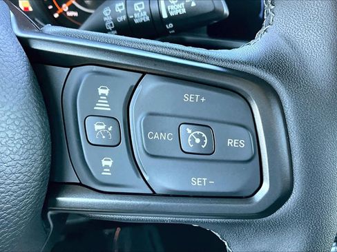 Used 2025 Jeep Wrangler Unlimited Rubicon w/ Convenience Group image 25