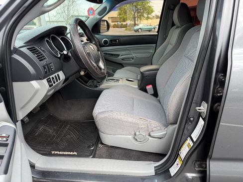 Used 2012 Toyota Tacoma PreRunner image 22