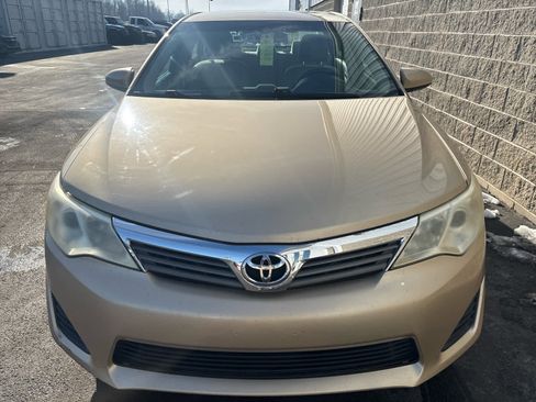 Used 2012 Toyota Camry L image 4