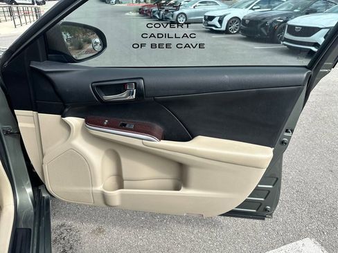 Used 2014 Toyota Camry XLE w/ Convenience Package image 14