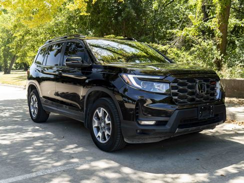 Used 2022 Honda Passport TrailSport image 2