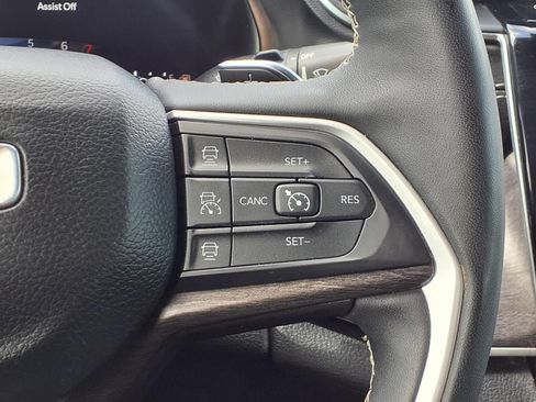 Used 2022 Jeep Grand Cherokee L Limited AWD/4WD image 16