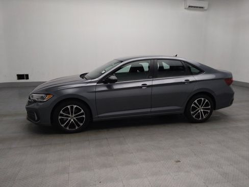 Used 2024 Volkswagen Jetta Sport image 2