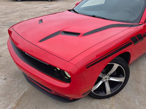 Used 2019 Dodge Challenger SXT image 26