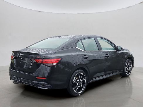 New 2025 Nissan Sentra SR image 3