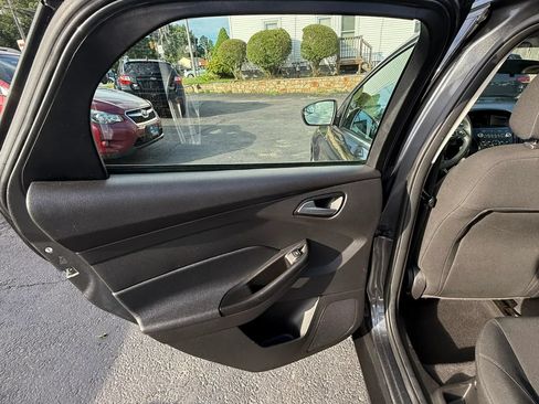 Used 2018 Ford Focus SE FWD image 13