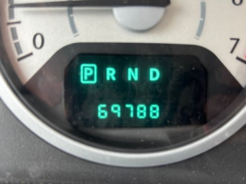 Used 2009 Chrysler Town & Country Touring w/ Entertainment Group #2 FWD image 15