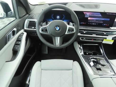 Used 2026 BMW X5 xDrive40i w/ M Sport Package image 11