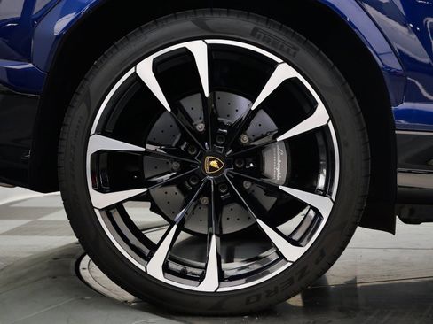 Used 2022 Lamborghini Urus AWD/4WD image 44