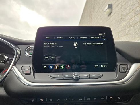 Used 2025 Chevrolet Blazer LT FWD image 23