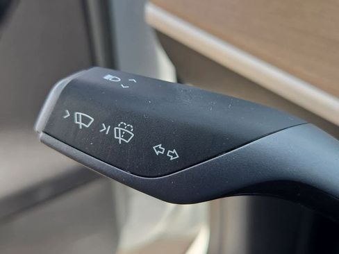 Used 2023 Tesla Model Y Long Range image 30