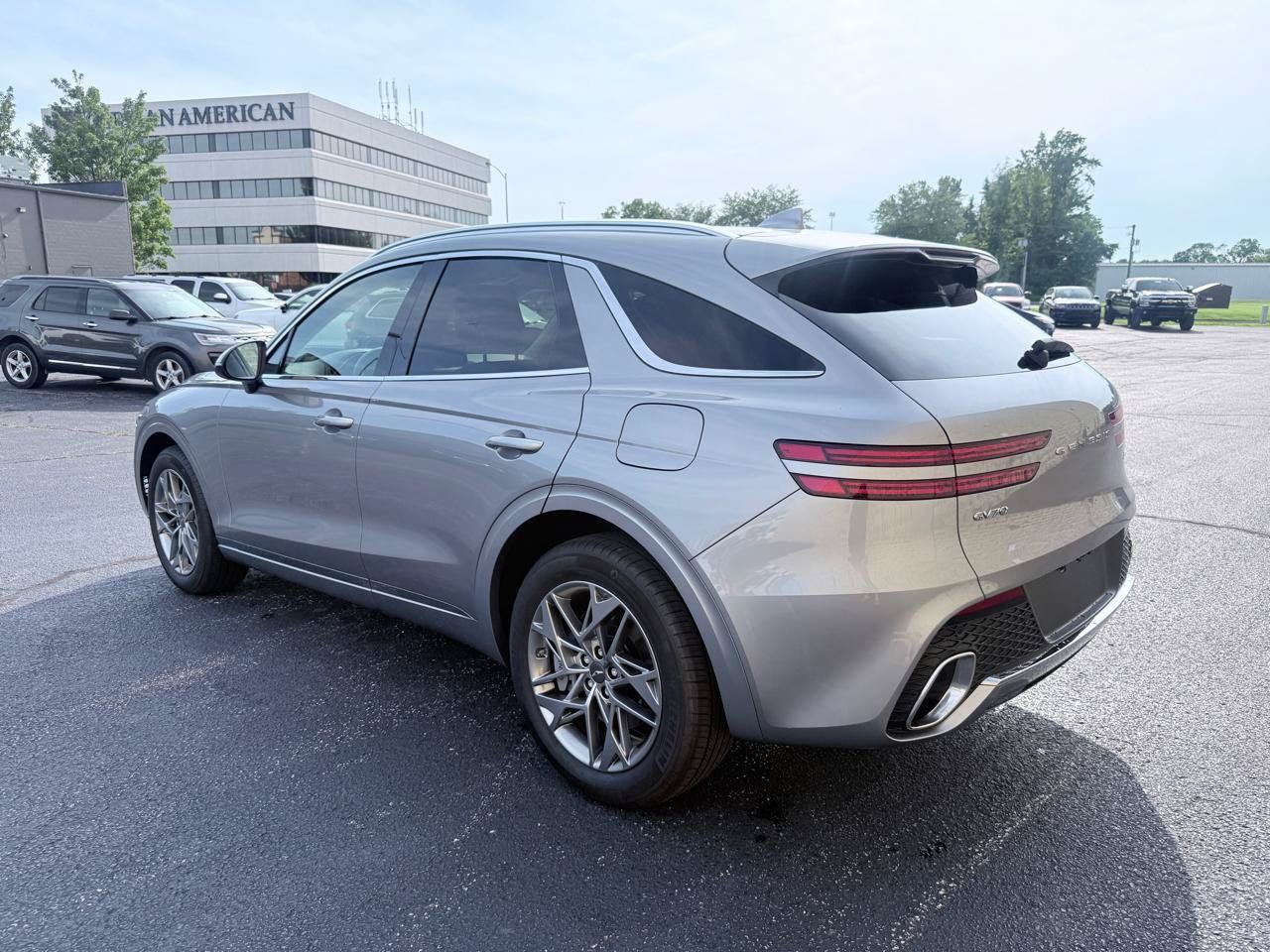 Used 2025 Genesis GV70 2.5T AWD/4WD image 3