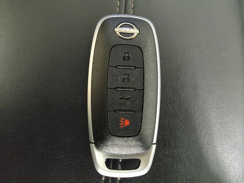 Used 2025 Nissan Sentra SV FWD image 32