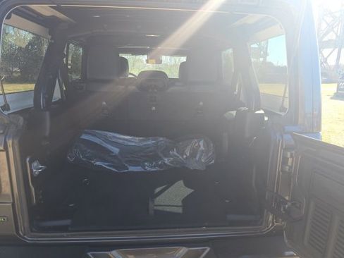 Used 2021 Jeep Wrangler Unlimited Sahara image 11