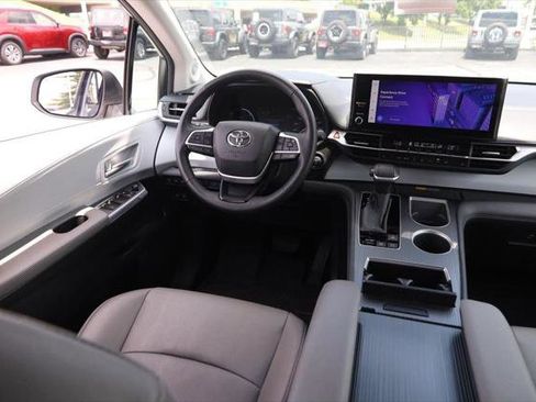 Certified 2025 Toyota Sienna XLE w/ XLE Plus Package AWD/4WD image 19