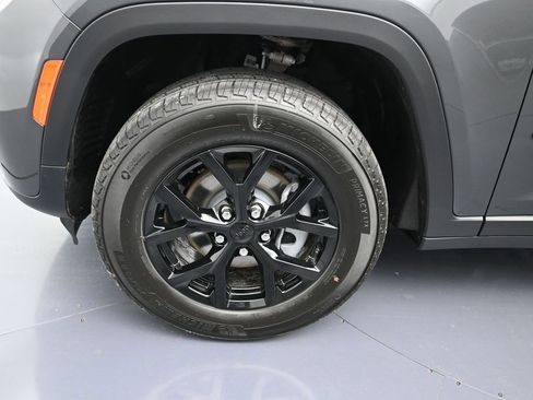 New 2026 Jeep Grand Cherokee Altitude image 10