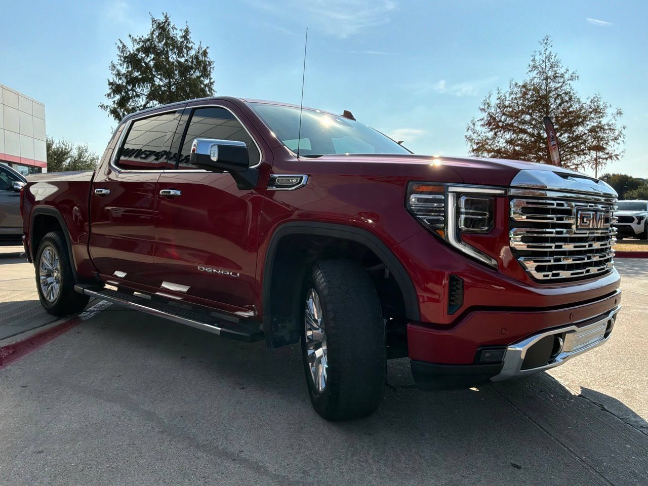 Used 2023 GMC Sierra 1500 Denali w/ Technology Package AWD/4WD image 4