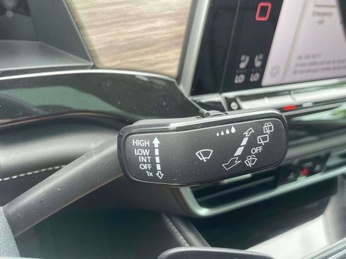 Used 2025 Volkswagen Atlas SEL AWD/4WD image 28