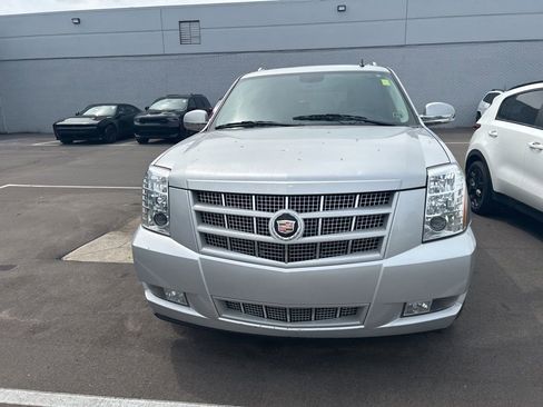 Used 2012 Cadillac Escalade ESV Premium AWD/4WD image 2