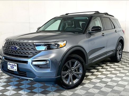 Used 2022 Ford Explorer XLT w/ Equipment Group 202A image 2
