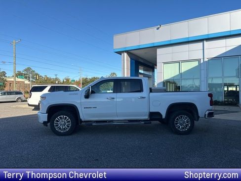 Used 2022 Chevrolet Silverado 2500 High Country w/ Safety Package II image 1