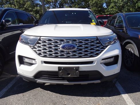Certified 2020 Ford Explorer Platinum w/ Premium Technology Package image 2