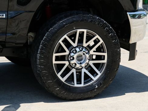 Used 2018 Ford F250 Lariat w/ Lariat Ultimate Package AWD/4WD image 17