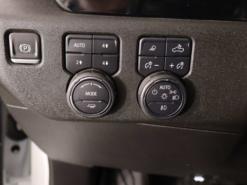Used 2024 Chevrolet Silverado 1500 LTZ AWD/4WD image 9