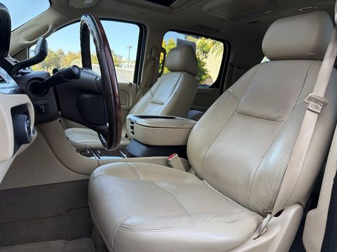 Used 2013 Cadillac Escalade ESV Premium AWD/4WD image 14
