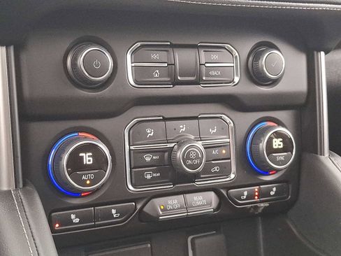 Used 2024 Chevrolet Tahoe Z71 w/ Luxury Package image 17