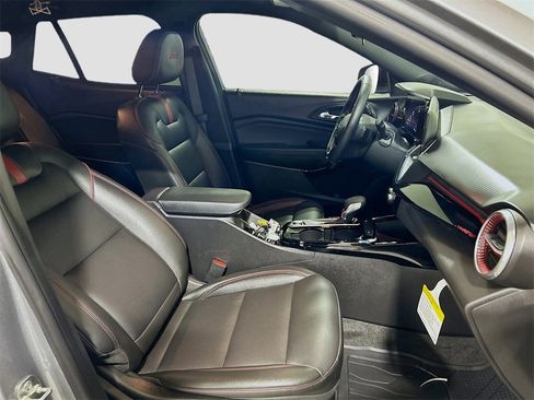 Used 2025 Chevrolet Trax RS w/ Driver Confidence Package image 24