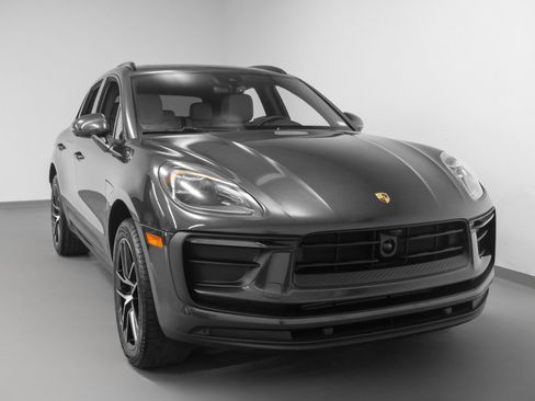 Used 2025 Porsche Macan image 10