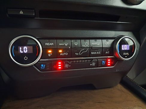 Used 2018 Ford Expedition Platinum image 30