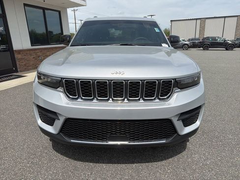 Used 2025 Jeep Grand Cherokee Laredo X image 10