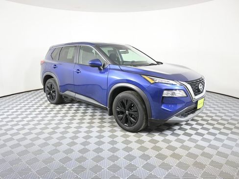 Used 2022 Nissan Rogue SV image 9